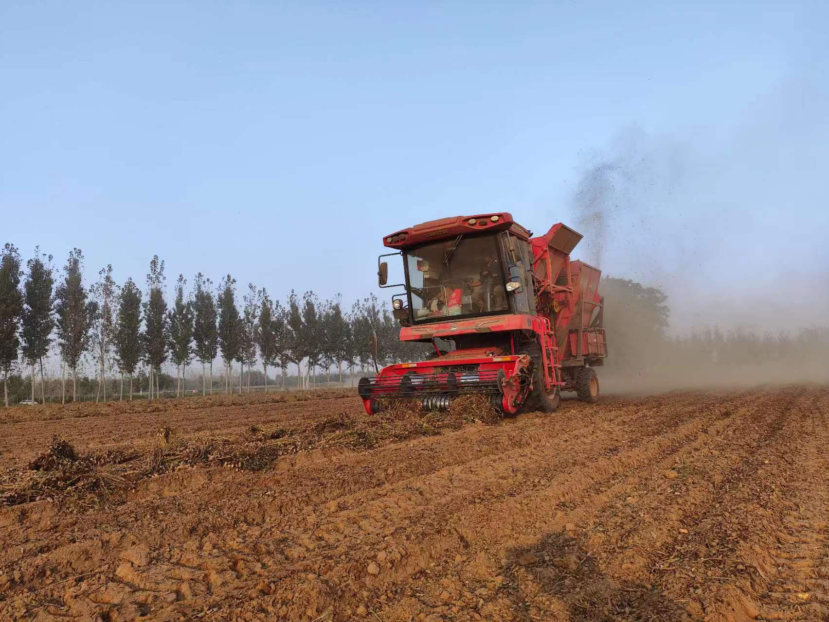 收获机械在农业生产中有哪些应用场景和实际案例(图1) 收获机械在农业生产中有哪些应用场景和实际案例(图1)